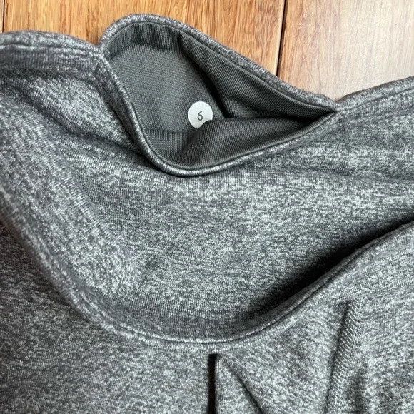 Lululemon Gray Capri Leggings Size 6 - Picture 5 of 5